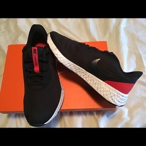 Mens Nike Revolution 5